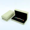 Caja para brazalete verde.