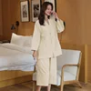 เสื้อผ้ารมยาสีเบจ