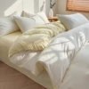 Bianco e giallo chiaro