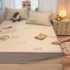 Heart-shaped bear - fitted sheet