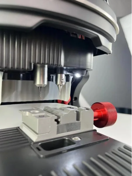 Cheap Powerful Automatic Key Cutting Machine 2M2 TANK 2 Pro with Latest Database Updateof V8X6 Key Duplicating Machine Locksmith