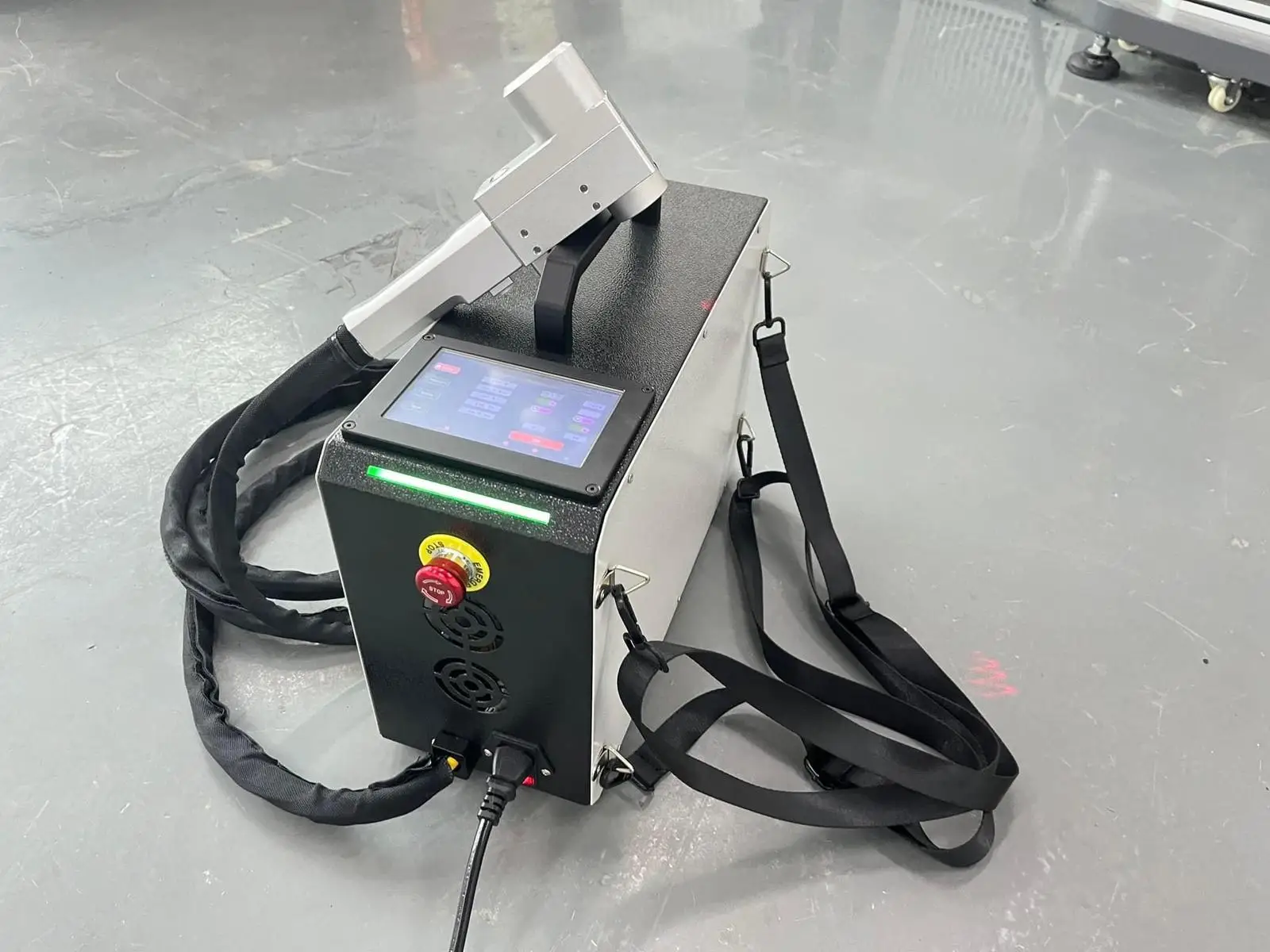Portable Fiber Laser Cleaning Machine Backpack Design for Rust Paint Oil Removal Air Cooling-Good Price Stainless Steel UPVC PVC