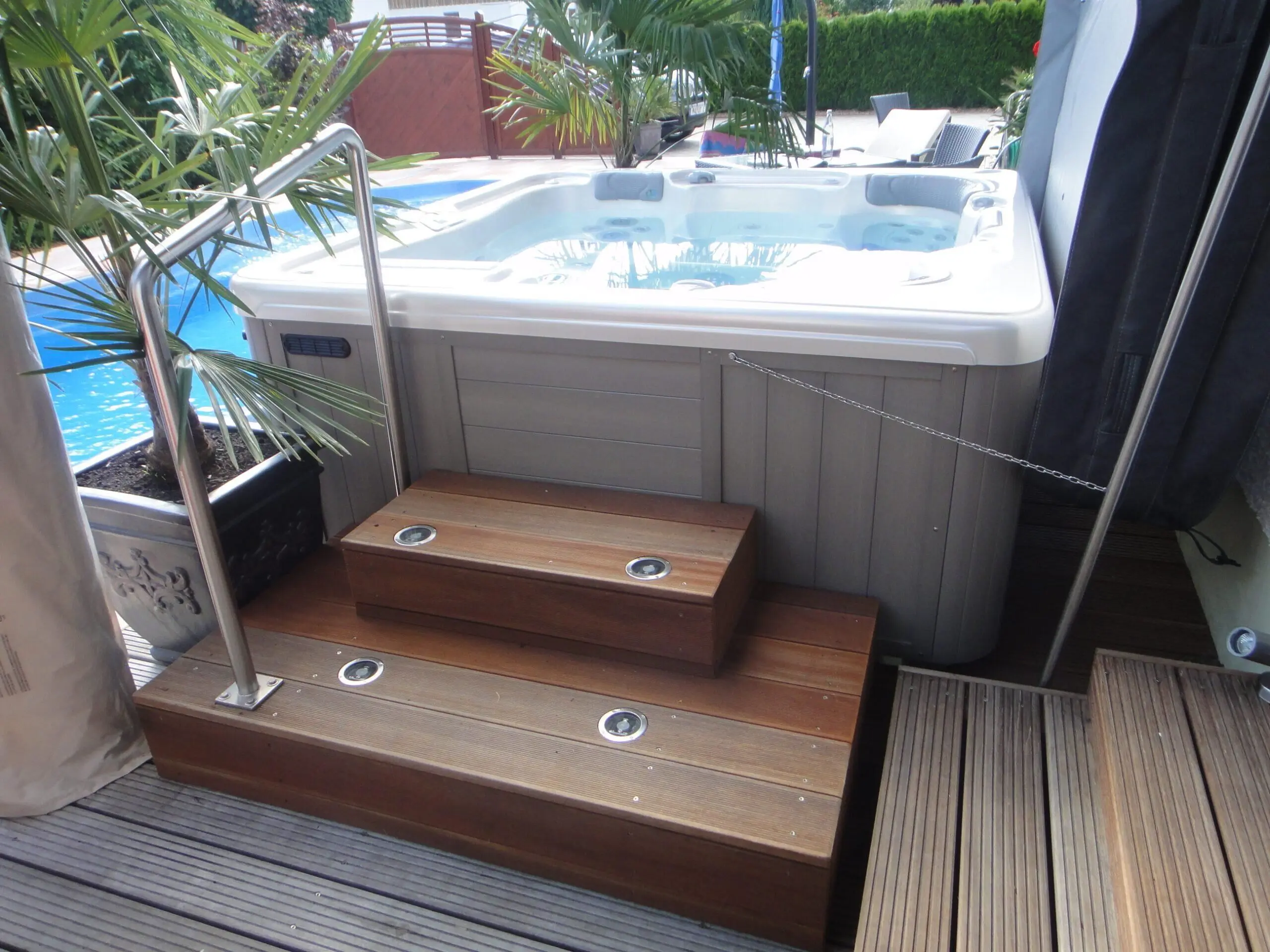 Freestanding Luxury 6 Seats Hot Tub with Balboa System Control and 38 Total Jets for Outdoor Relaxation