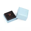 Caja de anillo azul cielo