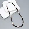 Marron + blanc + noir