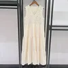 Sleeveless style