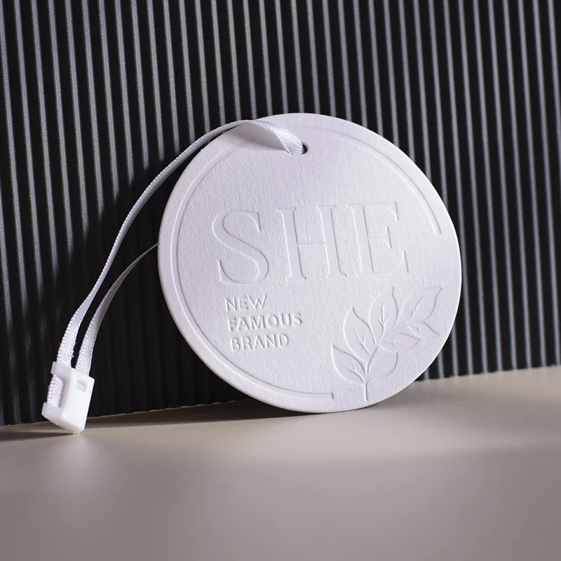 Custom Printed Recycled Paper Garment Hang Tag 3D Logo Clothing Tag in Round Shape for Eco-Friendly Use in Bags and Shoes