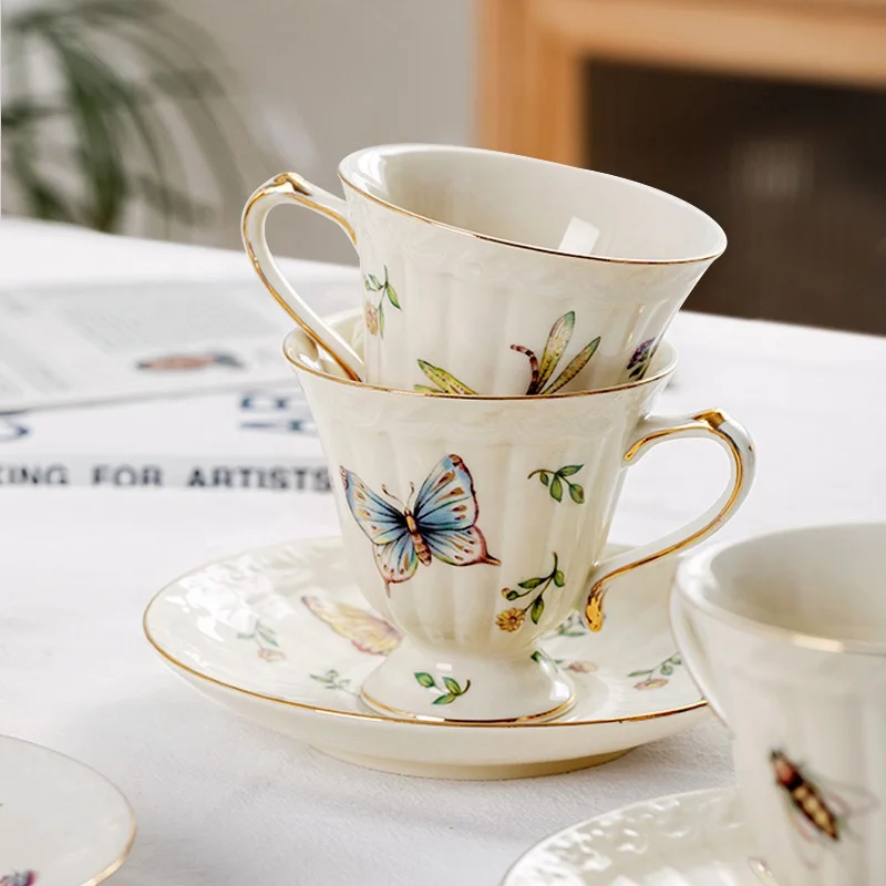 Goldrand Insekten- Und Schmetterlingsmuster Keramik-porzellan Europäisches Englisches Vintage Kaffee- Und Teeservice Mit Untertassen Teekanne Teller
