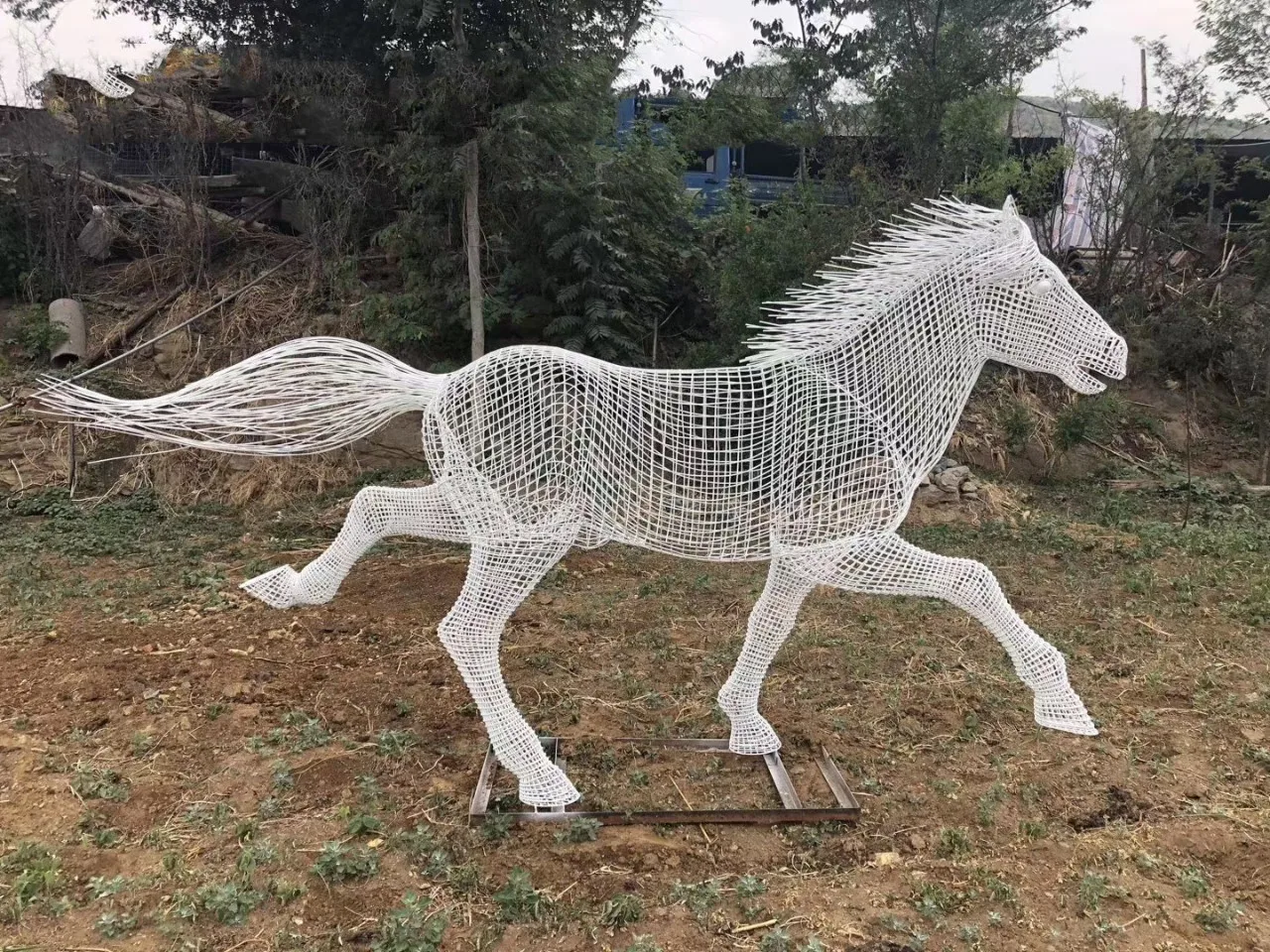 Processing Custom-made Iron Art Abstract Hollow Wire Mesh Animal Sculpture Snail Horse Butterfly Ant Outdoor Sketch Landscape