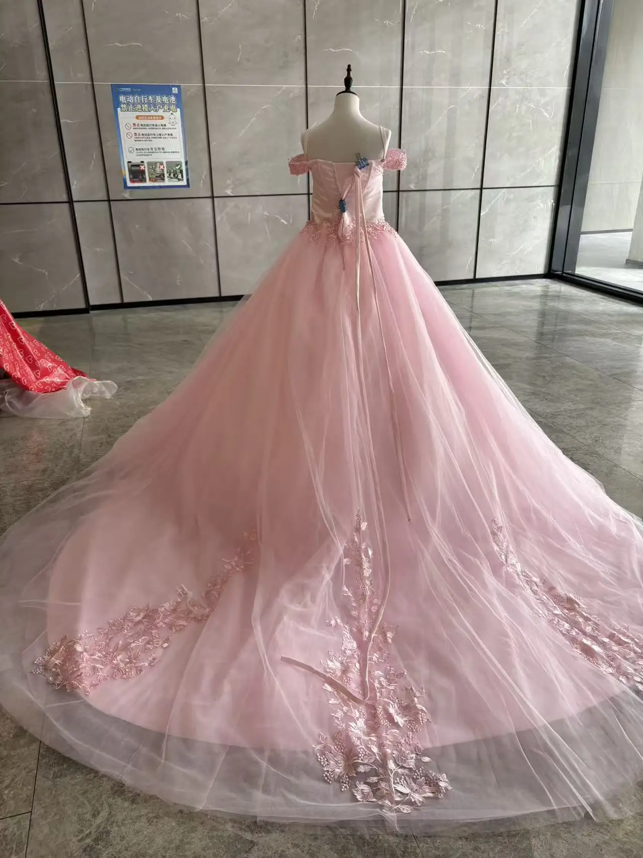pearl pink wedding dress Luxury / Gorgeous Pearl Pink Wedding Dresses 2018 Ball Gown Lace Flower Appliques Beading Rhinestone Scoop Neck Long Sleeve Cathedral Train Wedding