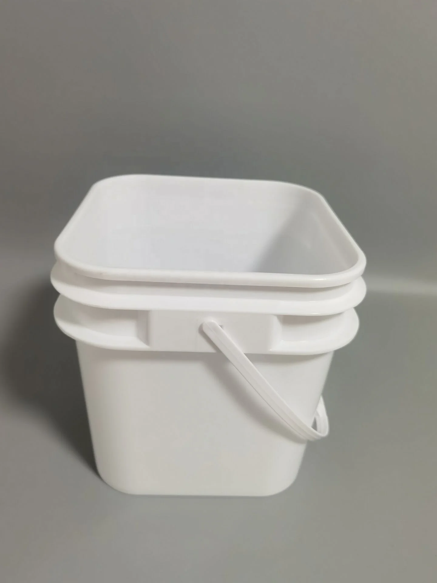 2 Gallon Clear Square Pail