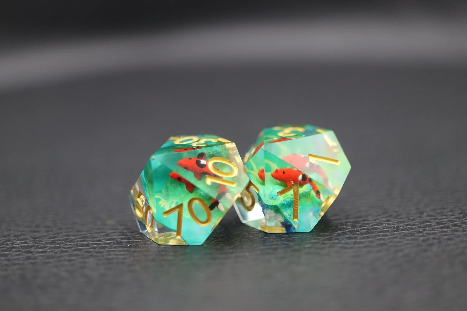 Custom Lightweight RPG/DND Polyhedral Resin Dice Colored Board Game Inclusions High Quality Die for Gaming factory