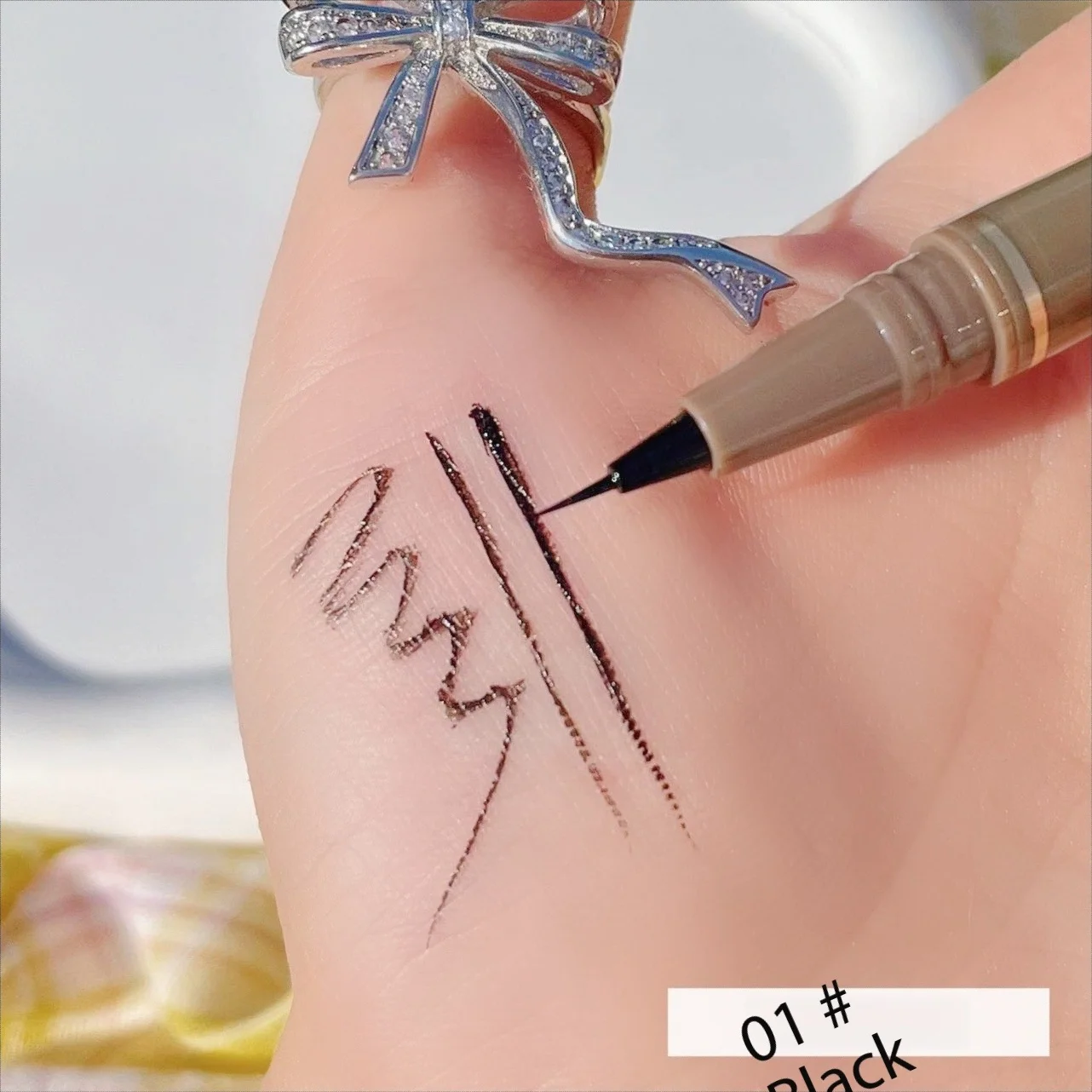 彩色液体眼线笔超细笔尖白色适合节日派对动漫角色扮演外观精美无残忍动物试验工厂批发