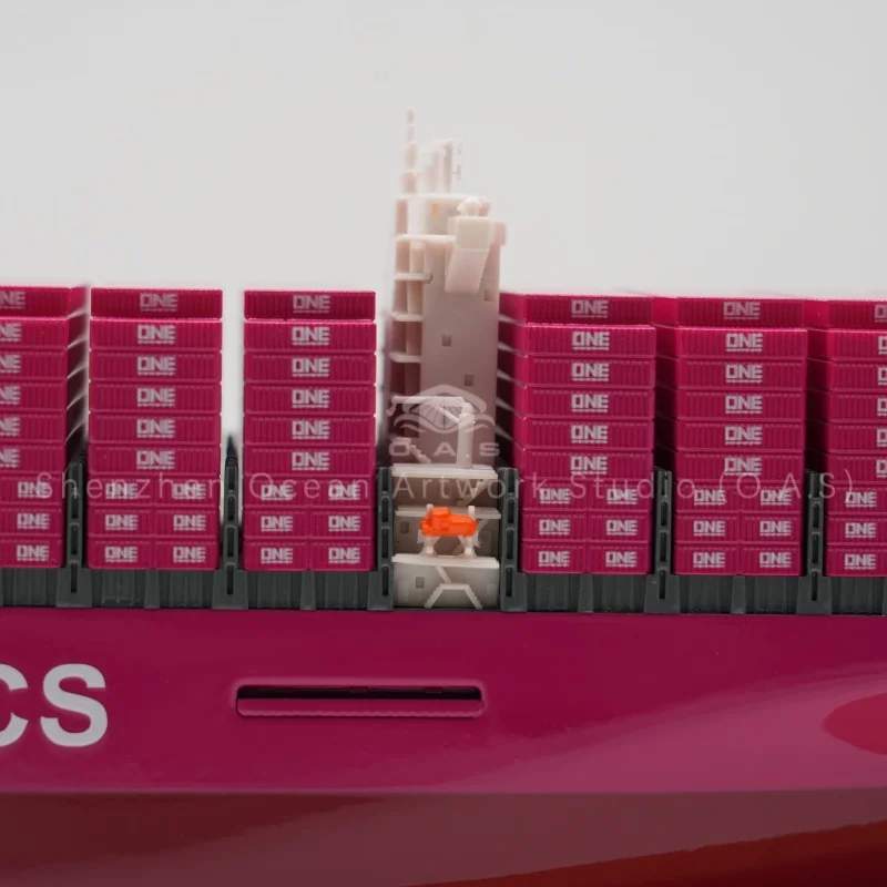 This exquisite container ship model of ONE LINE is custom made with premium alloy material. Highly detailed simulation, ideal ornament for office display, corporate gifts and shipping industry souvenirs, available for wholesale and logo customization.Amber@vesselmodel.com Tel：+86 18038048785