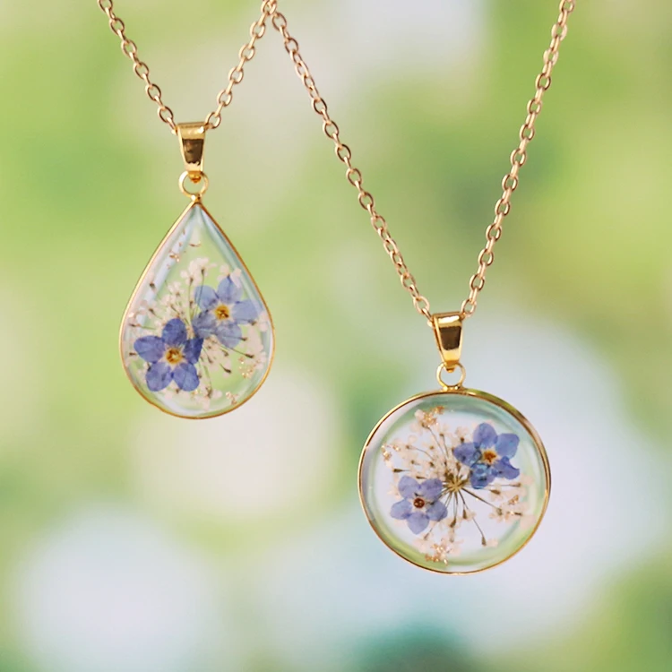 Transparent Epoxy Boho Style Resin Flower Pendant Necklace Real Pressed Flowers Forget Me Not Necklace for Mother's Day Gifts