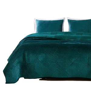 Embroidery Velvet Quilt 100% Polyester Velvet Bedspread Best Selling Velvet 3D Polyester Stitching