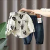 Z-153 153-meter white suit shirt and blue jeans