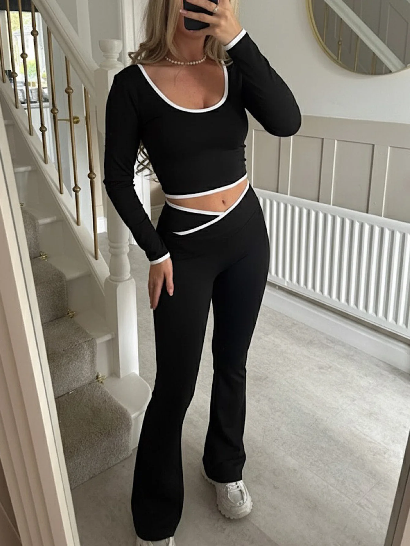 Women's 2 Piece Yoga Set Long Sleeve Crop Flared Pants Contrast Binding Four-Way Stretch Workout Activewear — detail