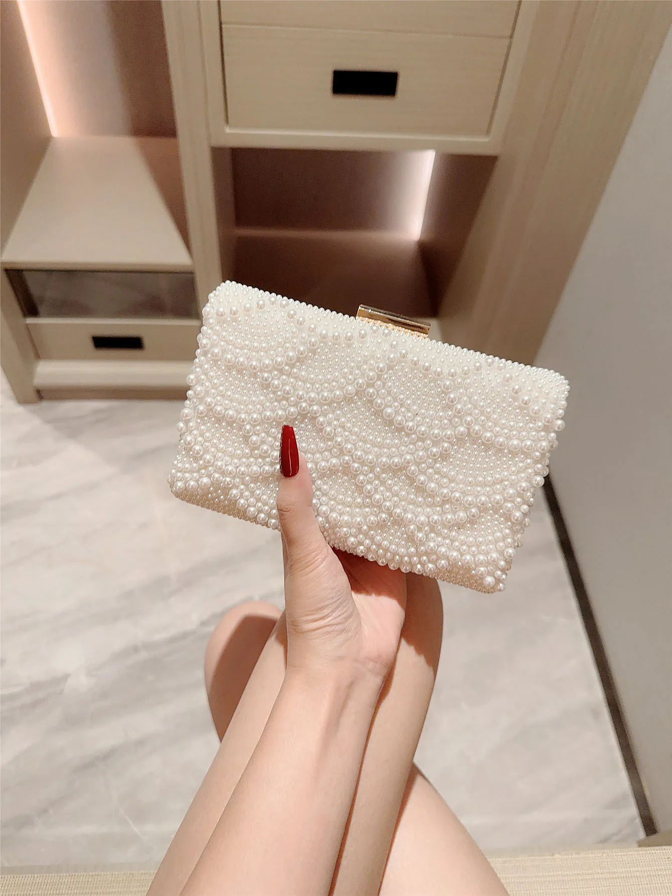 Elegant White Pearl Clutch Bag Perfect for Party Wedding