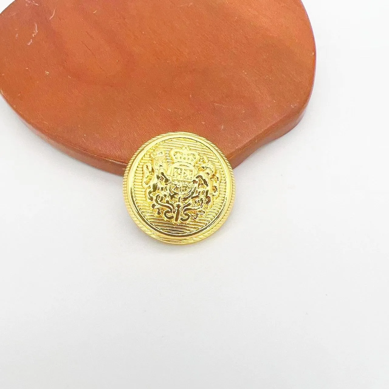 Gold Suit Buttons Custom Pattern & Size Metal Buttons for Coat 15mm 18mm 20mm Alloy Crown and lion Buttons