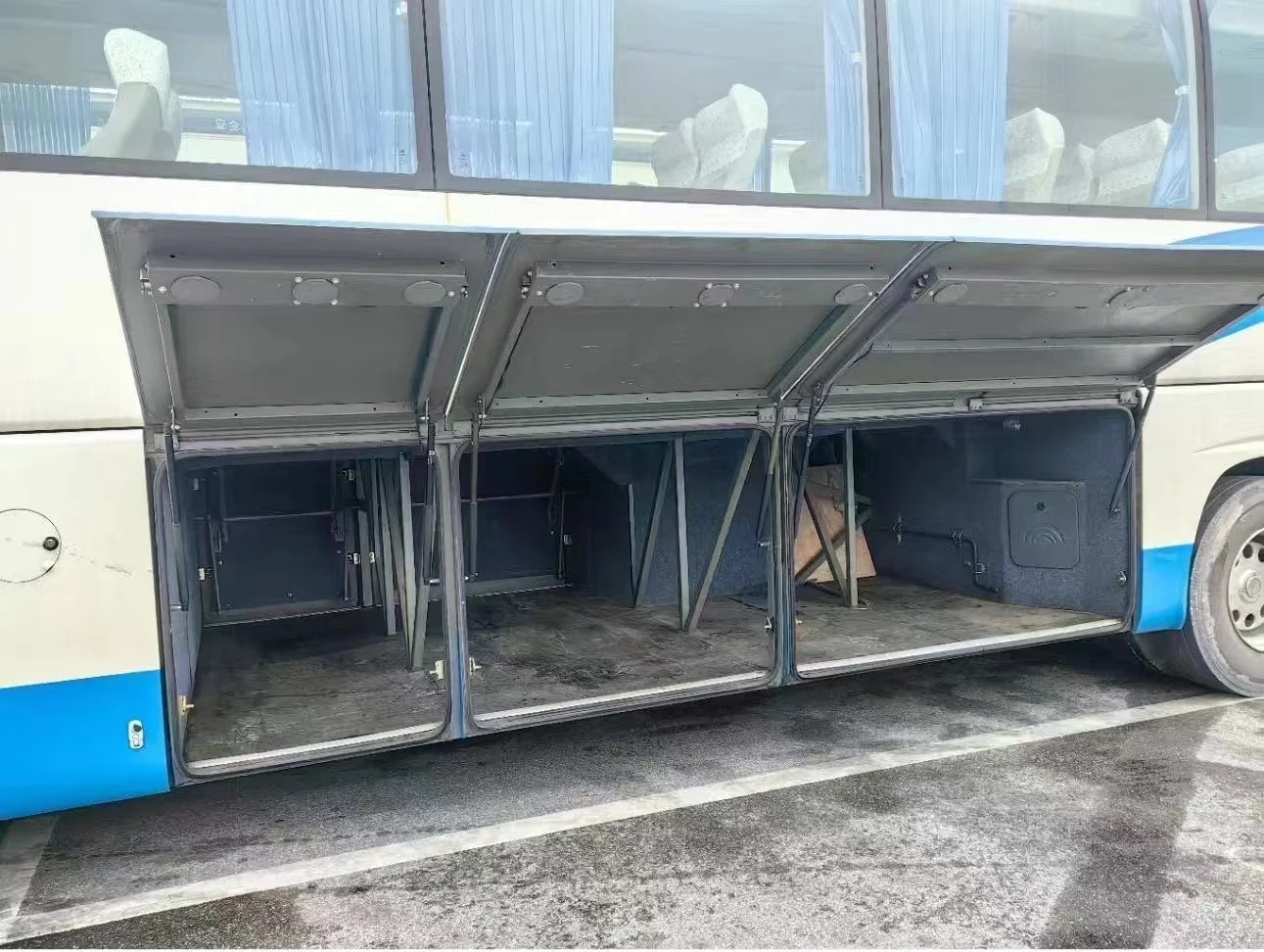 Custom Logo ZK6115 Model Passenger City Bus 49 Fabric Seats Hiace Manual Gearbox Left Steering Dark Interior Good Price