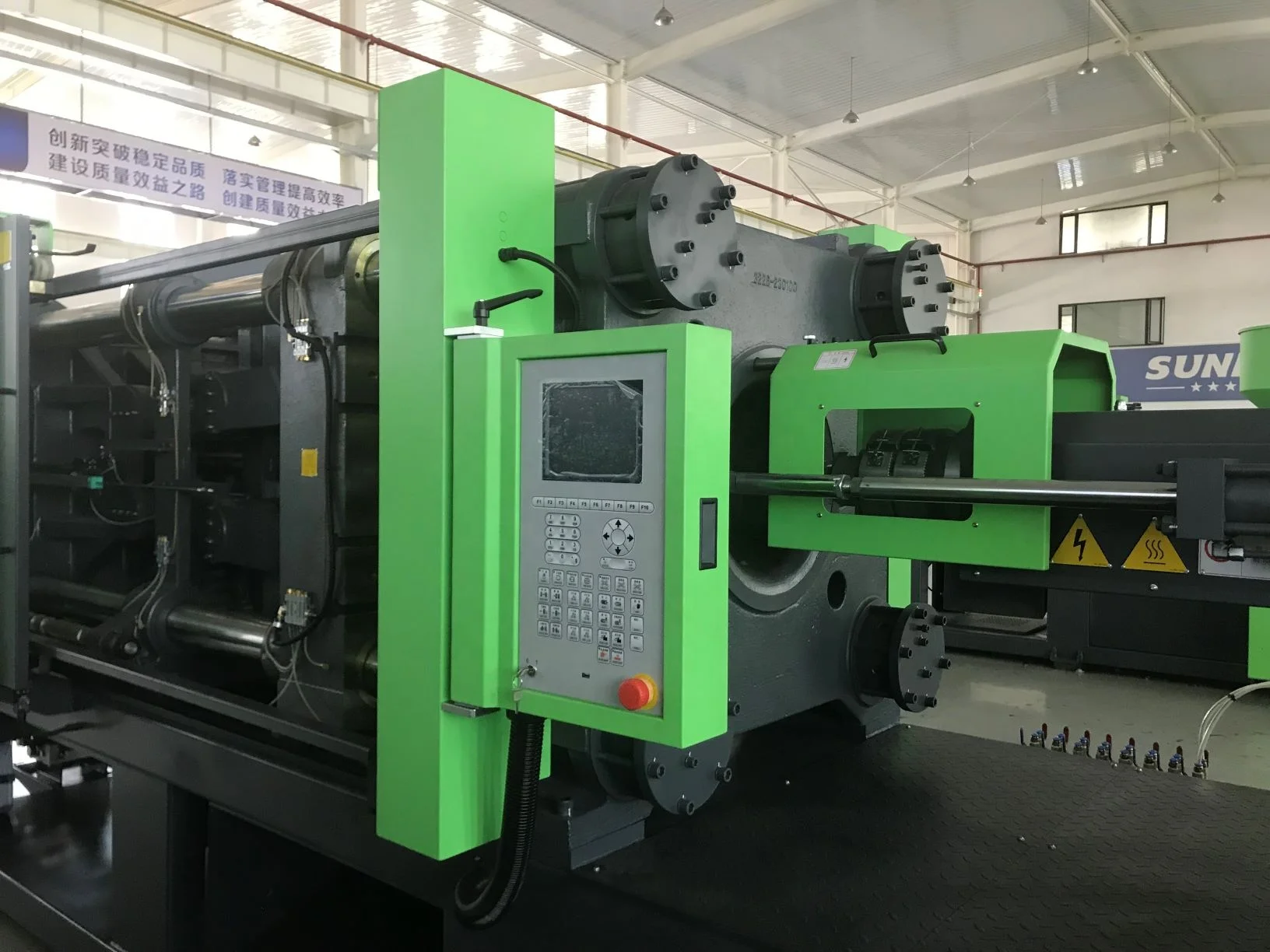 470T Plastic Injection Molding Machine  3 .JPG