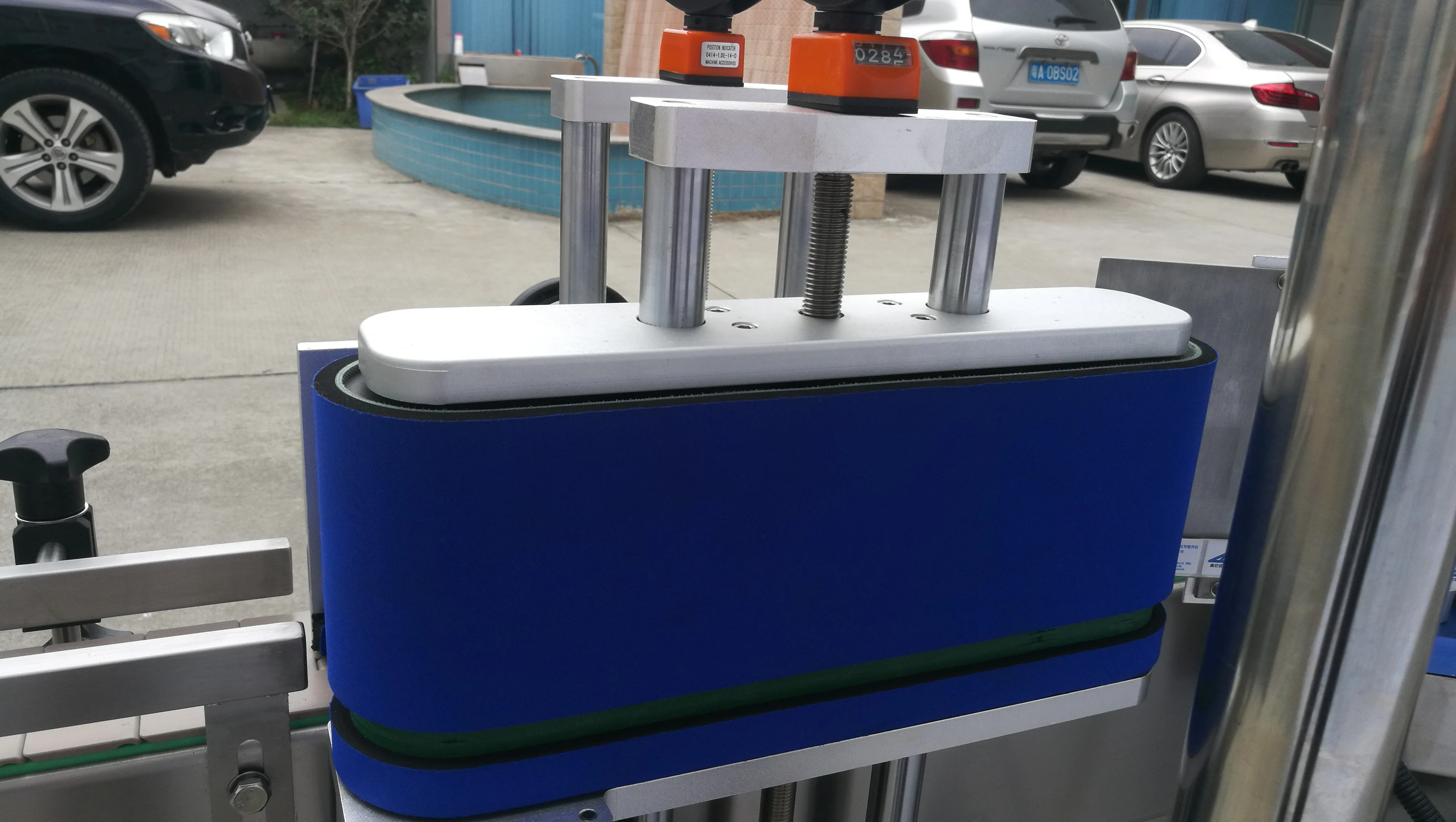 
Китайское производство, автоматическая машина для маркировки маленькой круглой бутылки воды лучшего качества 