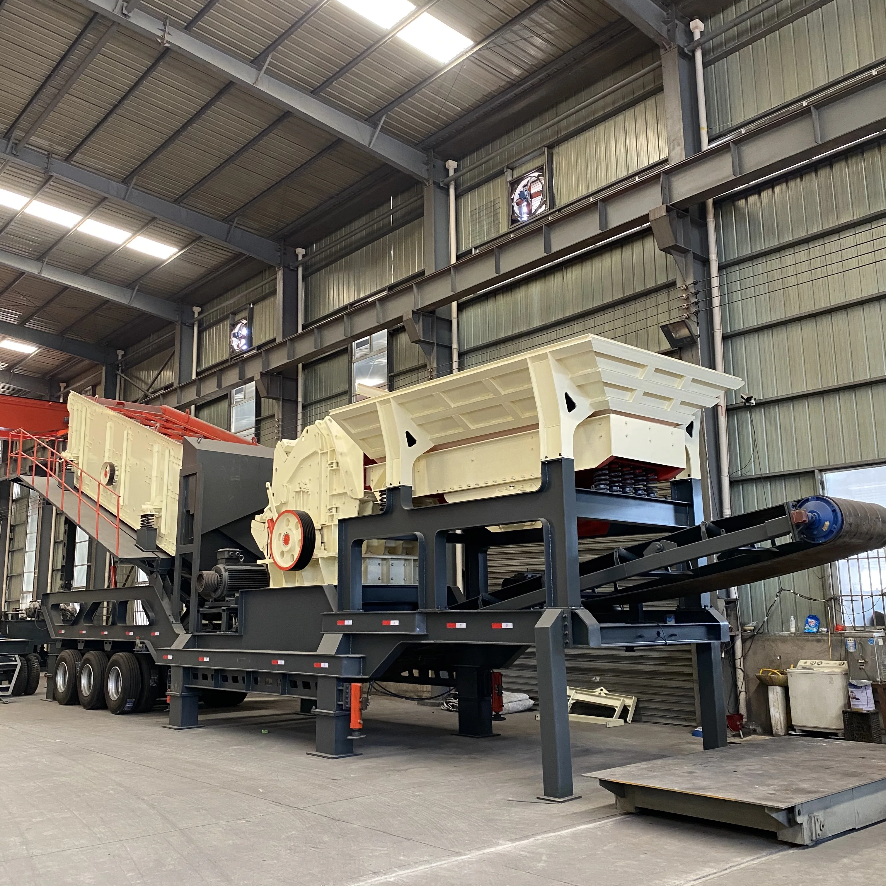 Factory Wheel Type Mobile Hammer Crusher Station Machine Track Crawler Mobile Stone Crusher Plant for Ore Crushing Mining