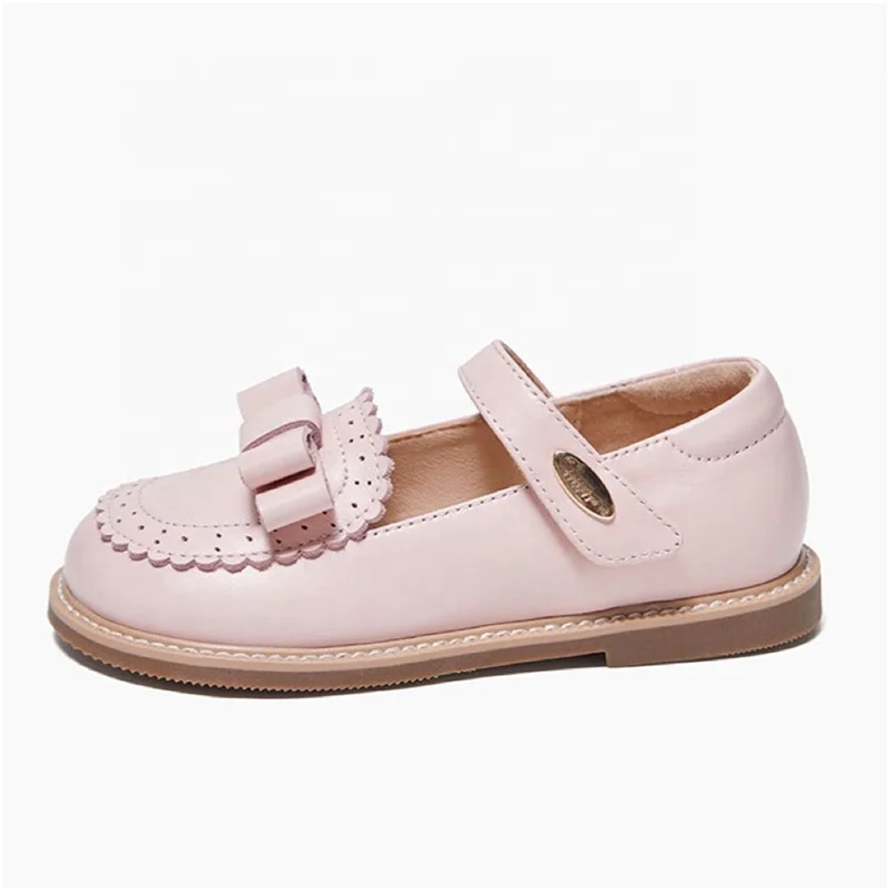 Демисезонные туфли для девочек, маленькие кожаные туфли принцессы на плоской подошве с закрытым носком, обувь для маленьких девочек, 2021
