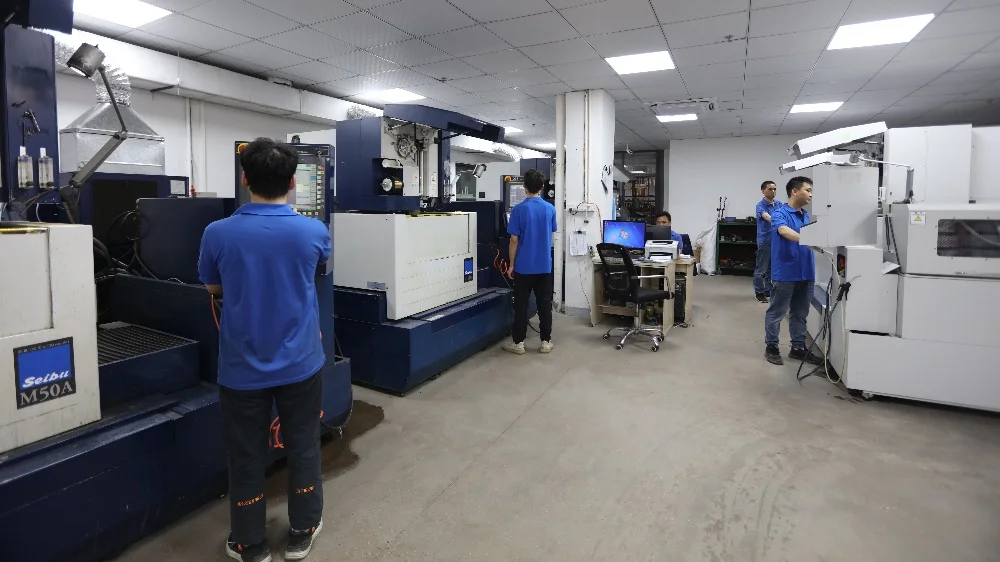 Dongguan Changrongjia Mould Technology Co., Ltd. 2