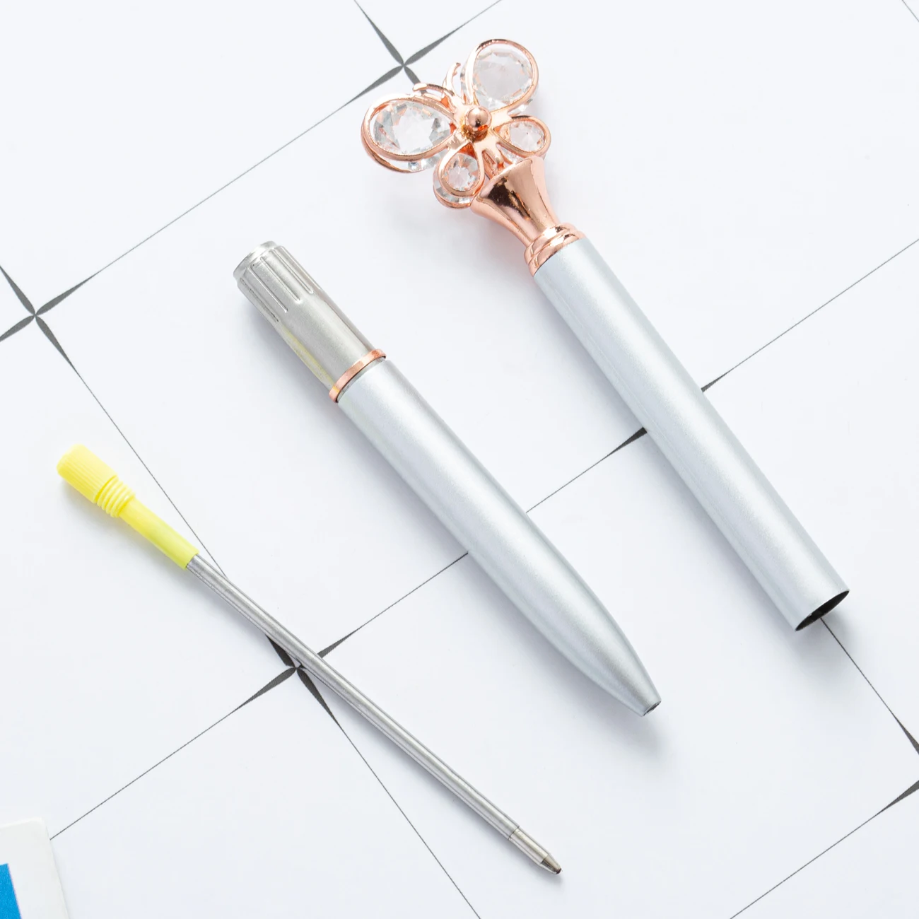 LONGKEY 3PCS Diamond Pens Large Crystal Diamond Ballpoint Pen Bling Metal  Ballpoint Pen Office and School, Silver / White Rose Polka Dot / Rose Gold,  Including 3Pen Refills. 