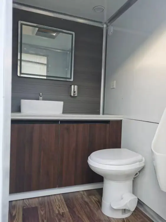 3 Station Luxury Portable Toilet Trailer Mobile Restroom Bathroom