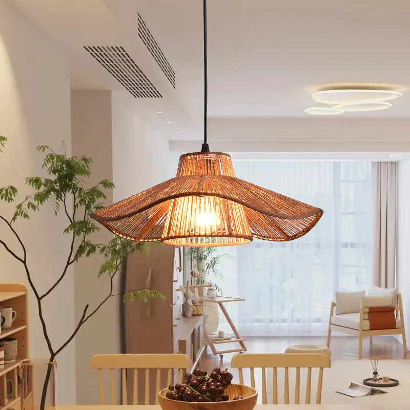 Japansk retro-stil i wabi-sabi-stil: hänglampa i järn med jut- och pappersrepskärm för restaurang, tehus, zen-inspirerad kreativ matsal, varm soppservering och kafé