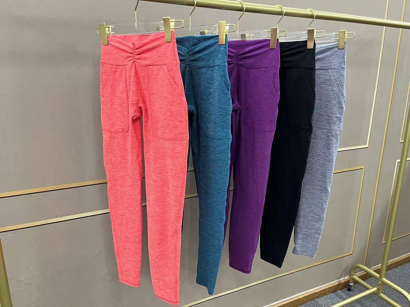 Hot sell pocket Quick-drying hip-lifting tight-fitting Yoga pants Pleated high-waist Brushed sports Fitness Pants  gym Leggings details