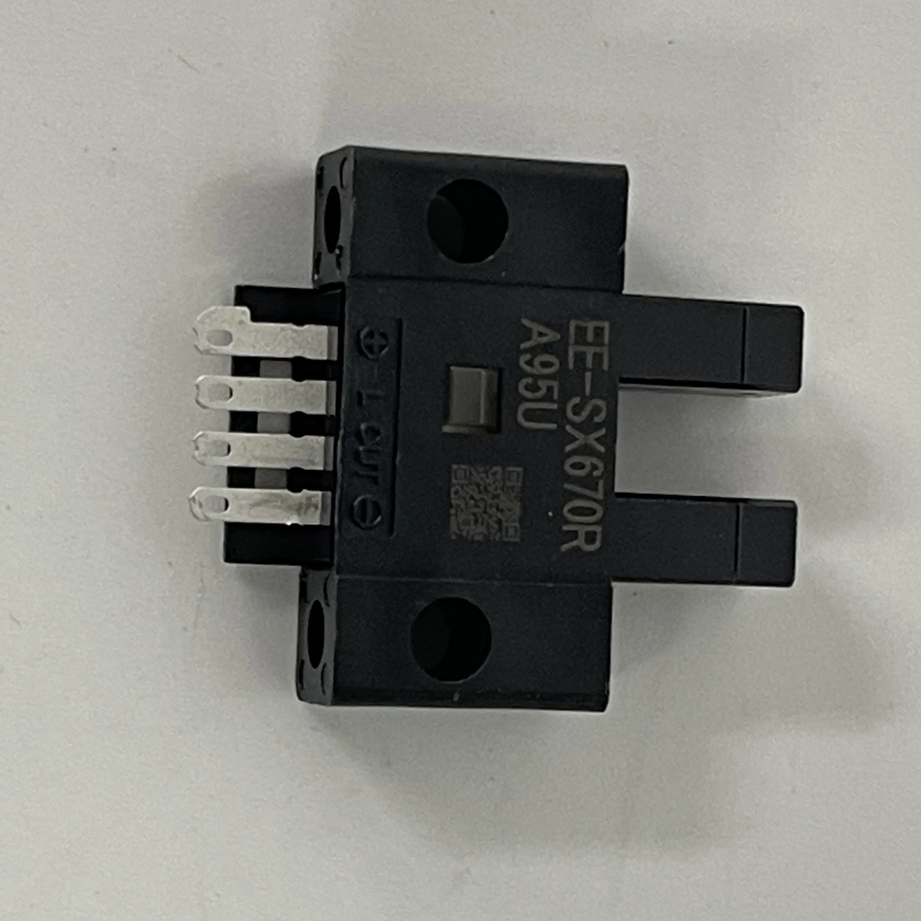 OMRON Photo Micro Sensor EE-SX670R OMRON Photo Micro Sensor EE-SX670R