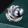 Anillo de perlas gris platino