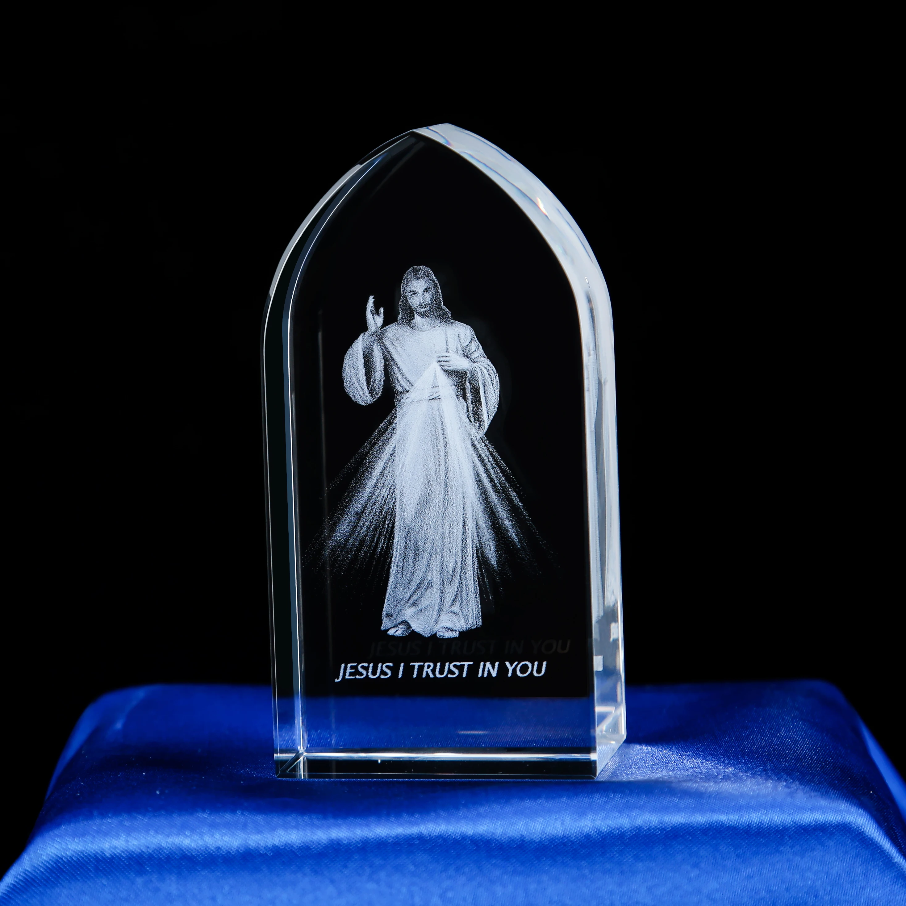 High Quality Catholic Icon Our Lady Portrait Religious Souvenir 3D Laser Etched Crystal Glass Cube