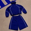 Azul oscuro