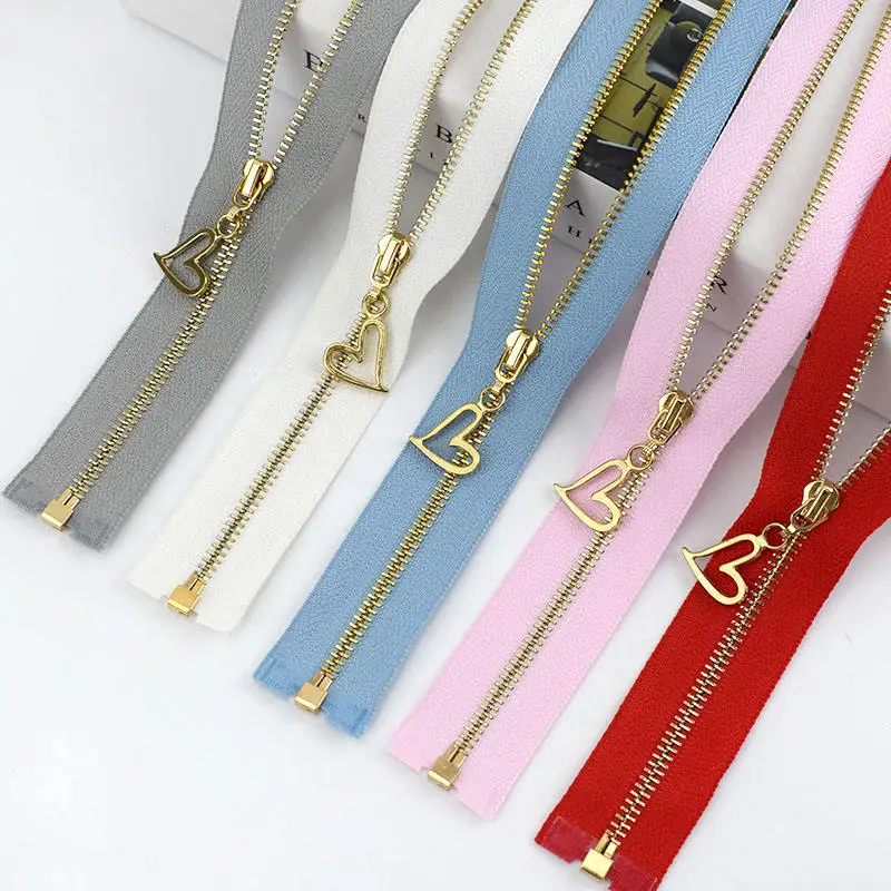 Outdoor Sports Clothing Zipper Accessories Heart Zipper Pull Self-locking Metal Zipper With Gold Teeth