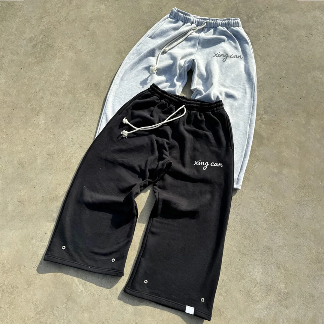 Dostosowane spodnie typu sweatpants dla mężczyzn z szerokimi nogawkami, marka własna, 100% bawełna, haft, nitki ozdobne, proste, luźne, styl uliczny, spodnie jogger, ODM, hurtowe