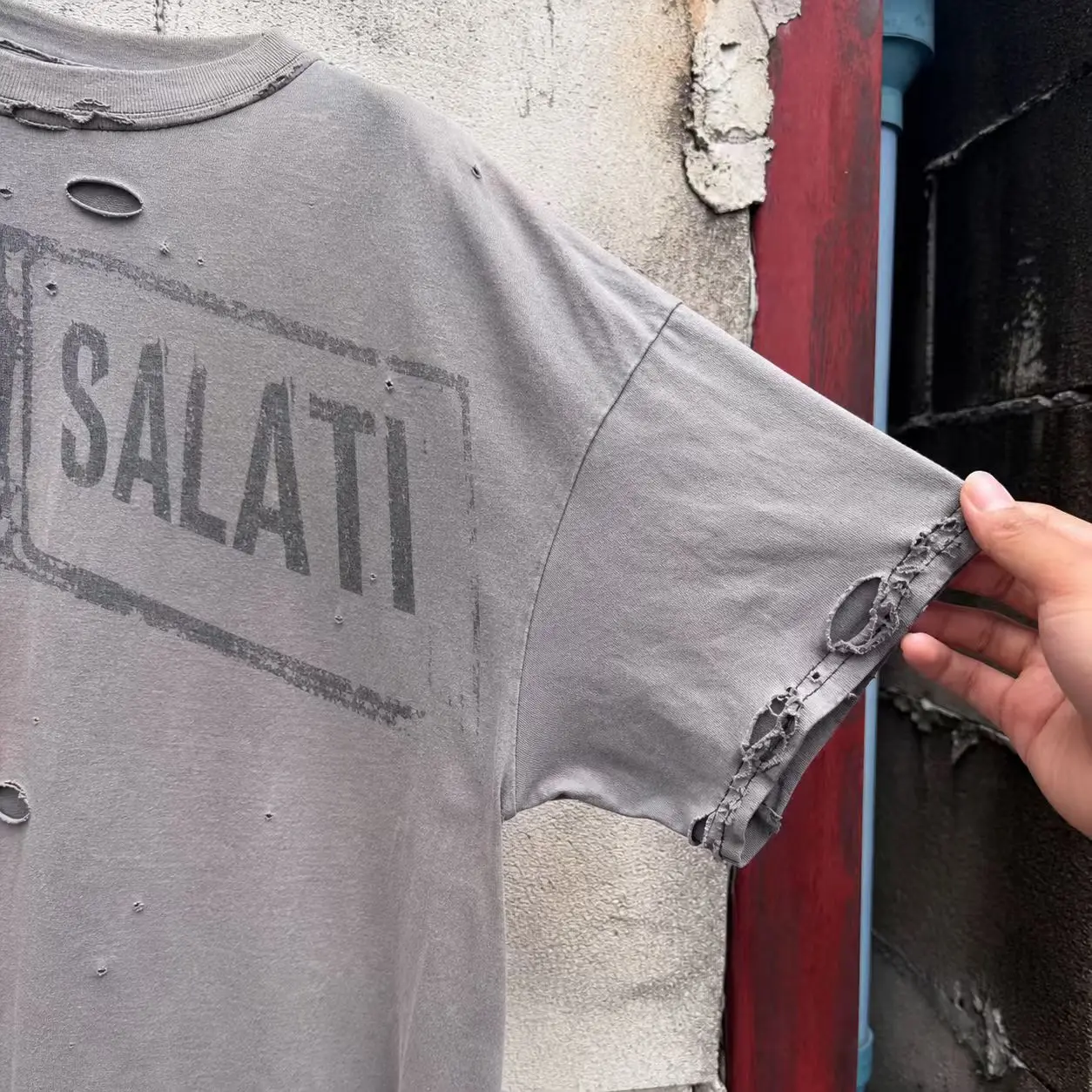 Wholesale Gray Washed Graphic T Shirts Oversized Distressed Portrait Print Ripped Y2K Streetwear Men Short Sleeve T Shirt gallery 4
