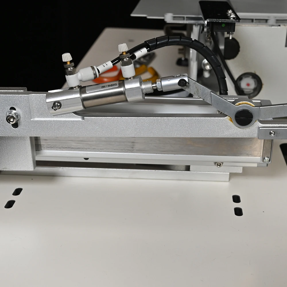 Для нанесения рисунка типа с программным управлением нож DS-102E автоматический эластичный лазерный гравировальный станок