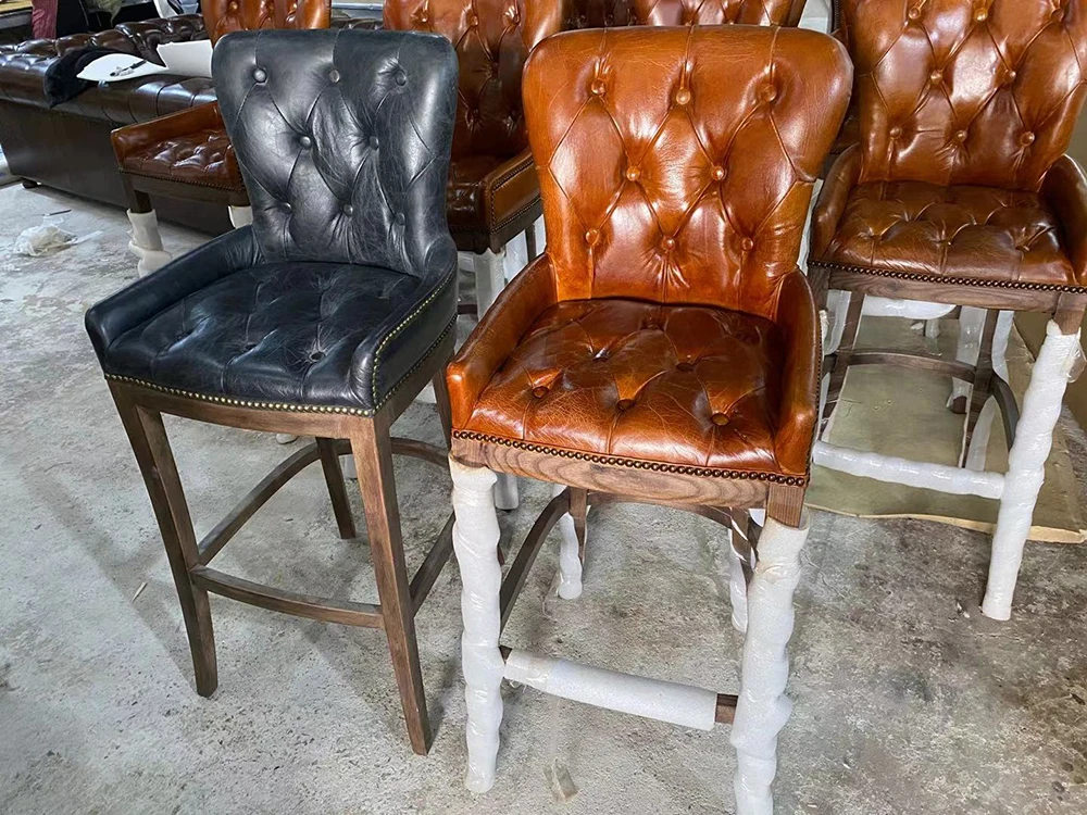 ブラジルか フレンチカジノヴィンテージタフテッドリアルレザーカウンターハイトバーチェアスツールオークウッドバースツールキッチンレストラン用