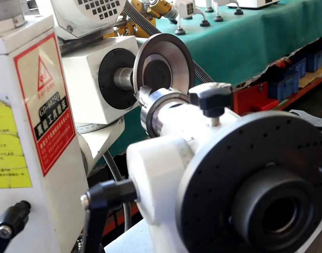 GD-6025Q Universal Tool Cutter Grinder Machine - 1 Year Warranty, Easy ...