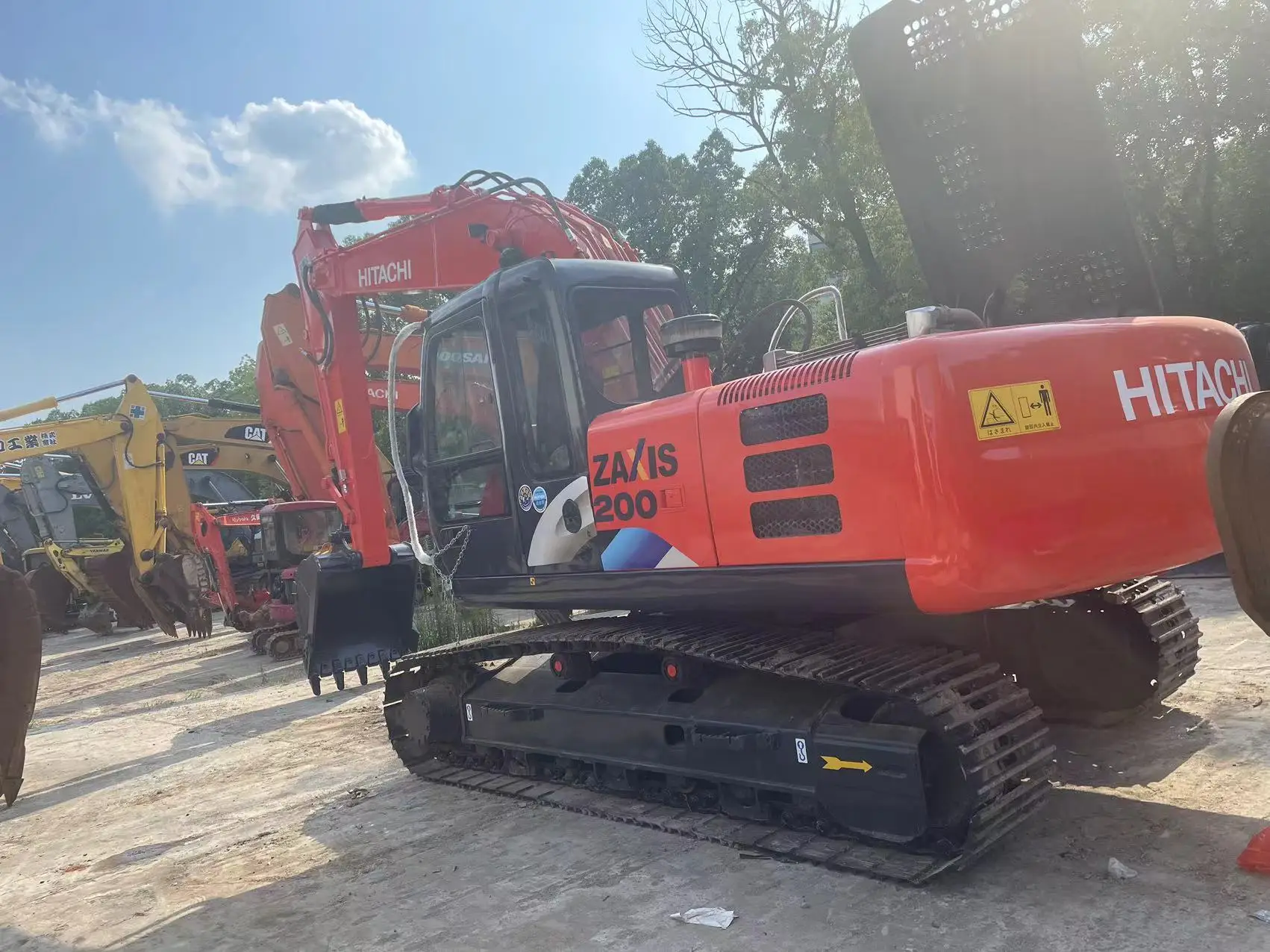 Hitachi ZX225 - Powerful Excavator with Sany Pelle