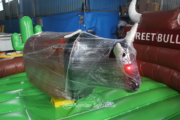 Máquina de jogo mecânica da equitação do touro do rodeio inflável com  ventilador de ar