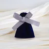 Cinta gris de pelo largo azul