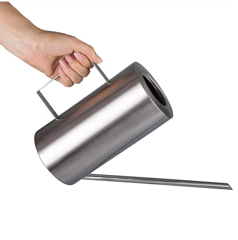 Кастрюля для полива из нержавеющей стали с длинным носиком в современном стиле