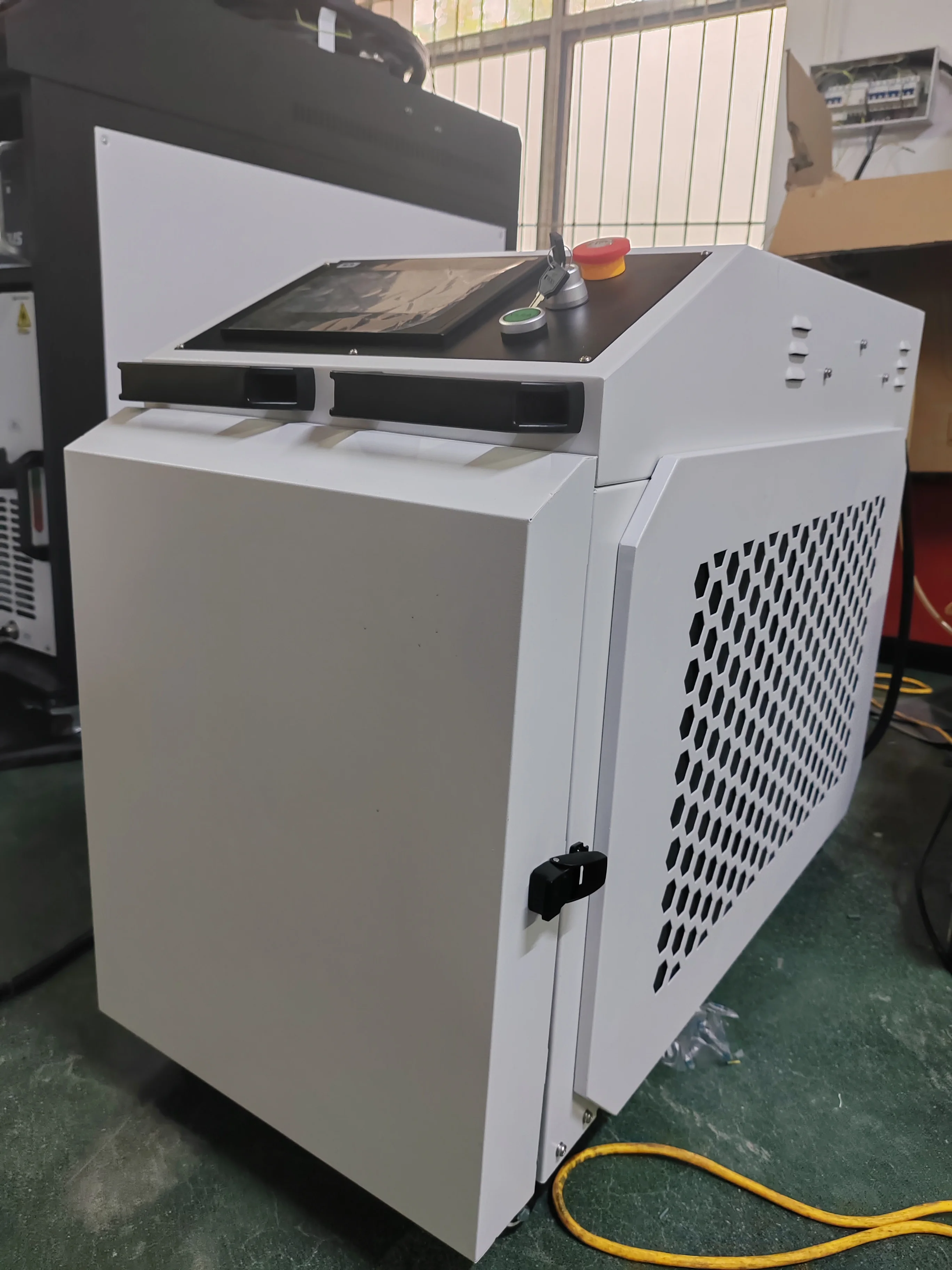 2000W Metal Rust Removing Machine Laser Paint and Rust Remover Cleaning Machine Max Laser Source for Rust Removal