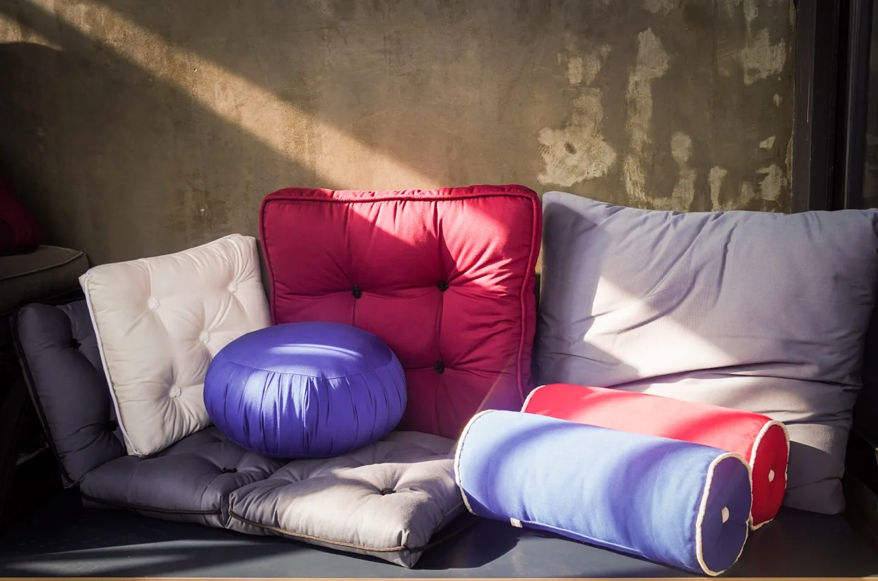 Thai Kapok Box Cushion With Different Colors Pillow Case Wholesale Best